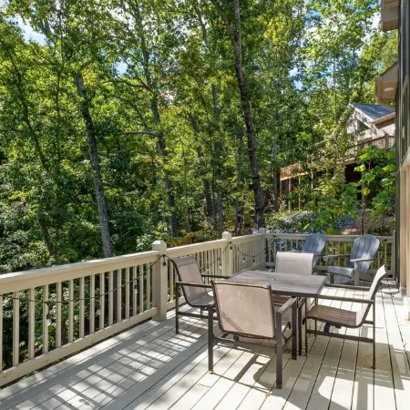 Duke's Place: New Massanutten Mountain Home with Flat Driveway and Quiet Street!