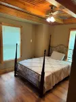 Whole house, secluded getaway near Alley Springs, Eminence , Missouri.