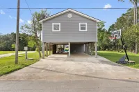 Waterfront Outdoor Bar, Game Room, Fire pit, Grill, Fishing Bay St. Louis Home