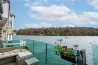 The Glass House, Fowey Luxury, parking & mooring - 4 tähden