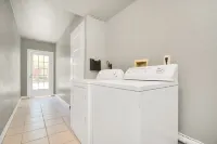 Cozy escape in the heart of Montrose, mins from entertainment