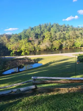 Franklin North Carolina Cozy Cabin on Little Tennessee River.