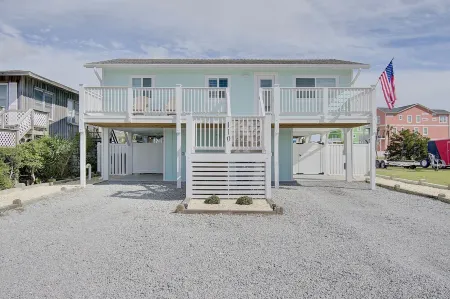 Hooked on a Feelin’ - Home on a deep water canal quick walk to the beach