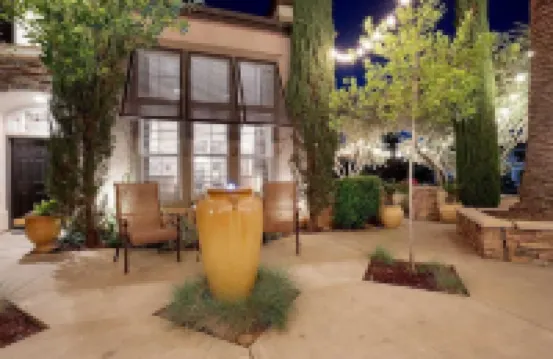 Lovely home w/ pool, spa, outdoor grill and more!
