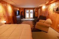 Charming lodge with 3 bedrooms, 2 bathrooms and amenities