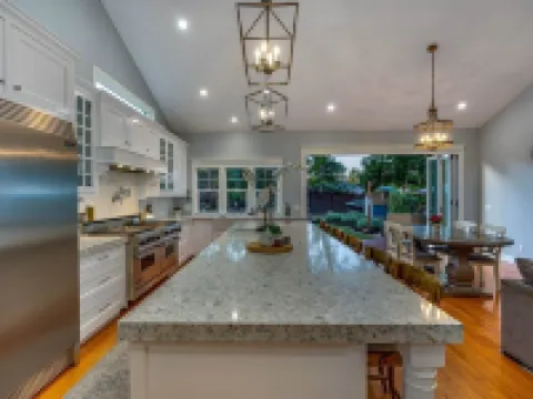 Gourmet Kitchen in Wine Country w/Hot Tub + Office Hotels in Windsor