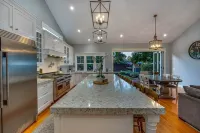 Gourmet Kitchen in Wine Country w/Hot Tub + Office Hotels in Windsor