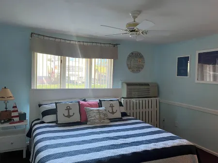 Lakeside Fun~ walk to the pool and enjoy fabulous views of Lake Como!