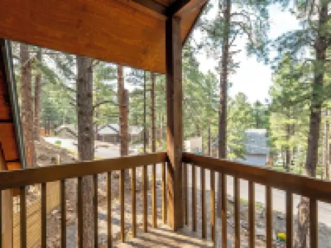 Delightful 3-bedroom house in charming Flagstaff w/King Size Bed & Gas Log Stove 卡馳納山莊酒店