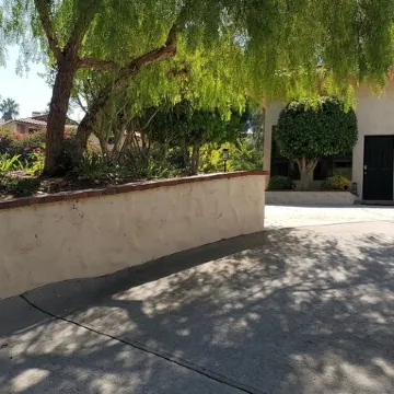 Detached guest house on private gated Spanish Estate with a pool, Temecula close