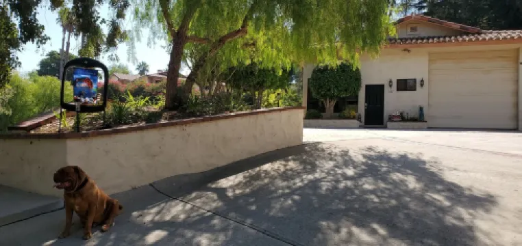 Detached guest house on private gated Spanish Estate with a pool, Temecula close