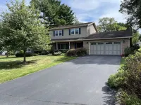 Clean, Comfortable, Close to Campus in a Quiet Neighborhood