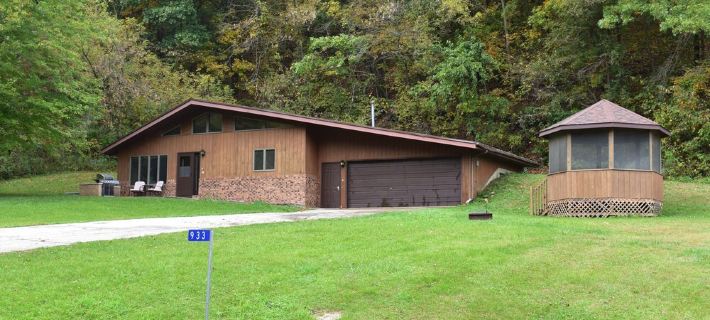 Cabin in the Bluff, Only Minutes from the Mississippi River! Hotéis em Allamakee County