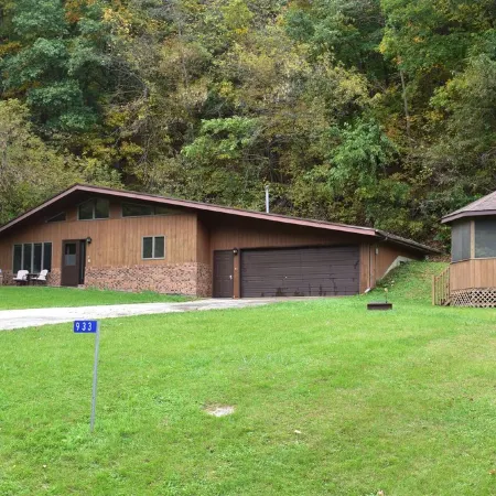 Cabin in the Bluff, Only Minutes from the Mississippi River!