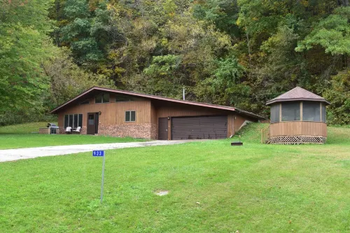 Cabin in the Bluff, Only Minutes from the Mississippi River!