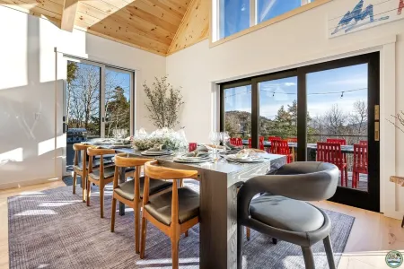 New!/Minutes from Slopes/2-Fireplaces/Hot Tub/Sauna/ Firepit/Rec Room/Bunk Room