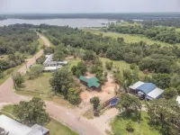 Apache Log Cabin - Walk to Lake, Pet Friendly