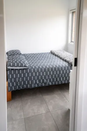 Chris's Shack at Maloneys Beach is the perfect getaway for your family. Отели рядом с достопримечательностью «Treasures from the Deep Opal and Shell Museum»