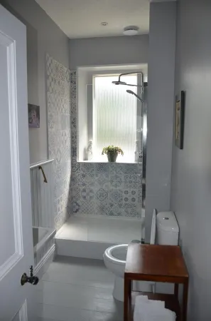 Delightful quiet space, very close to the town & promenade. Отели рядом с достопримечательностью «Penlee House Gallery & Museum»