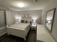 Come relax at Kozy on Kipling. Close to shopping, eats, hospital,university, i10