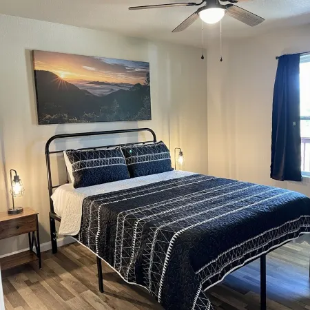 Cozy Sunset Retreat with a Beautiful Mountain View!