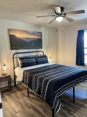 Cozy Sunset Retreat with a Beautiful Mountain View!