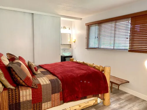 Fabulous Location Near Restaurants and Shopping