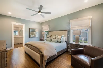 Historic MamaDear House, Boca Grande Island w/private pool, 5min stroll to beach Hotels near Gasparilla Island Lighthouse