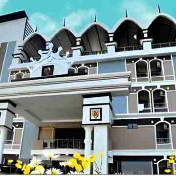 โรงแรมควีนพาเลส Hotel Exterior