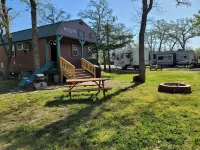 Deer Trail Cabin sleeps 6 people