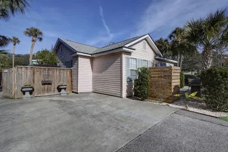 So cute and close to the beach