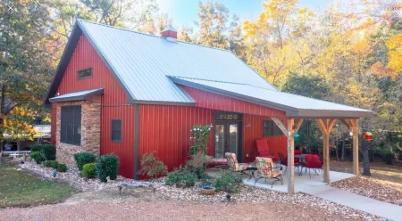 Red Cabin on Kentucky Lake.  Peaceful and pet friendly with a partial lake view.
