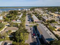 Walk to Nights of Lights- Lovely 2 Bedroom-1 Bath Excellent location. - chambre d’hôtes