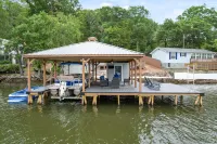 Canary Cottage Lakehouse on Jackson Lake
