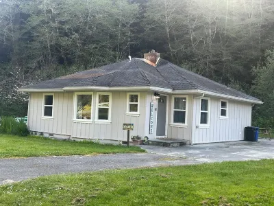 Heart of the Redwoods-Wapiti Cottage Hotels near Redwood National and State Parks