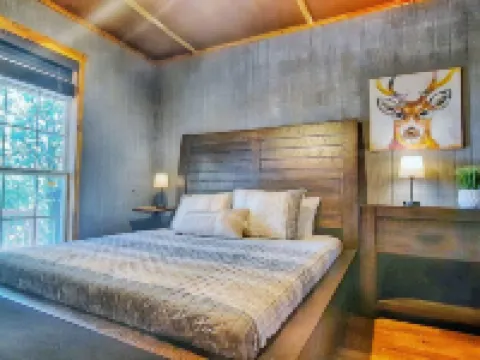 3Br Cabin, Hot Tub, Mountain View, Firepit, Playset, Pets OK, Sleeps 8 Hotels in Latimer County