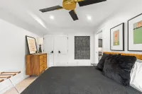 🏳️‍🌈 Modern Elegant Condo in the Heart of Ptown 🚗 Free Parking ⚡ EV Charger