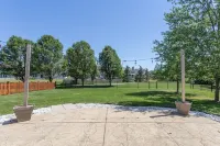 Westfield Gem! 7 Mins to Grand Park + Movie Room! Hotels near CrossRoads Church At Westfield
