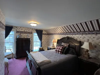 Harrisville, in town 4 bedroom/2 bath 1888 family home w/ wrap-around porch Hotels near Harrisville State Park
