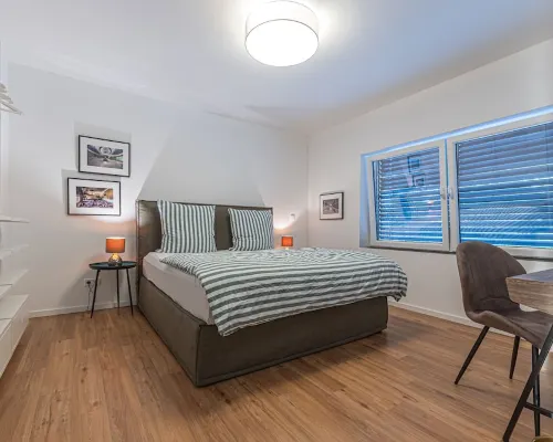 85qm Garten Suite mit 2 Schlafzimmern / Terrasse und Garten Hoteles en Willich
