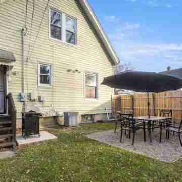 Charming Home Near Memorial Park Hotel Exterior