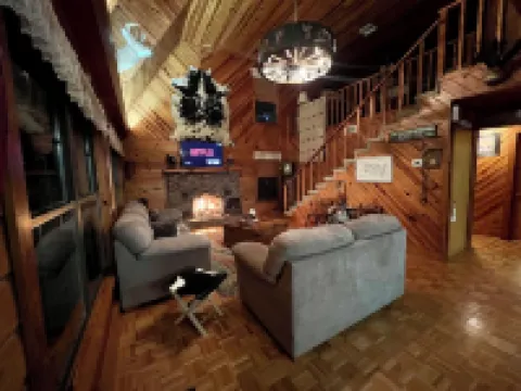 Lakefront Cabin in Ocala Forest – Near Springs, Shops, Pet Friendly Getaway