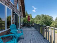 Rangeley 4-Season Retreat – Water and Sunset Views – Wood Stove – Game Room レーンジリーのホテル