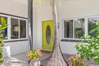 Fall in Love!  Spotless & Relaxing Pool Home Mins from Anna Maria! Pet Friendly!