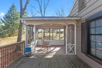 Cheerful, southwest-inspired heartland hideaway