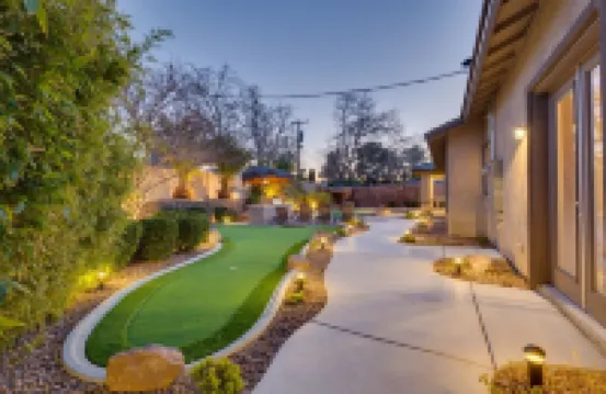 Family Friendly 4000 Sq Ft 5 Bed 5.5 Bath, With Pool And Spa,  3 Miles To Strip