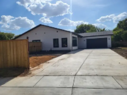 Newly Renovated Modern Farmhouse Style Close to the Heart of Fort Worth