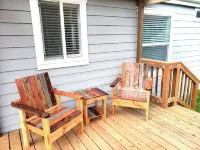 Modern renovated family friendly home close to beach and restaurants Hotel a Westport