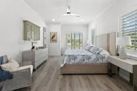 Tranquil Townhouse, Community Pool, Dock access, Waterfront Community! Hotel a Port Salerno