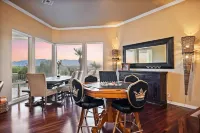 5 Bdr Beautiful Riverfront Home with Dock!